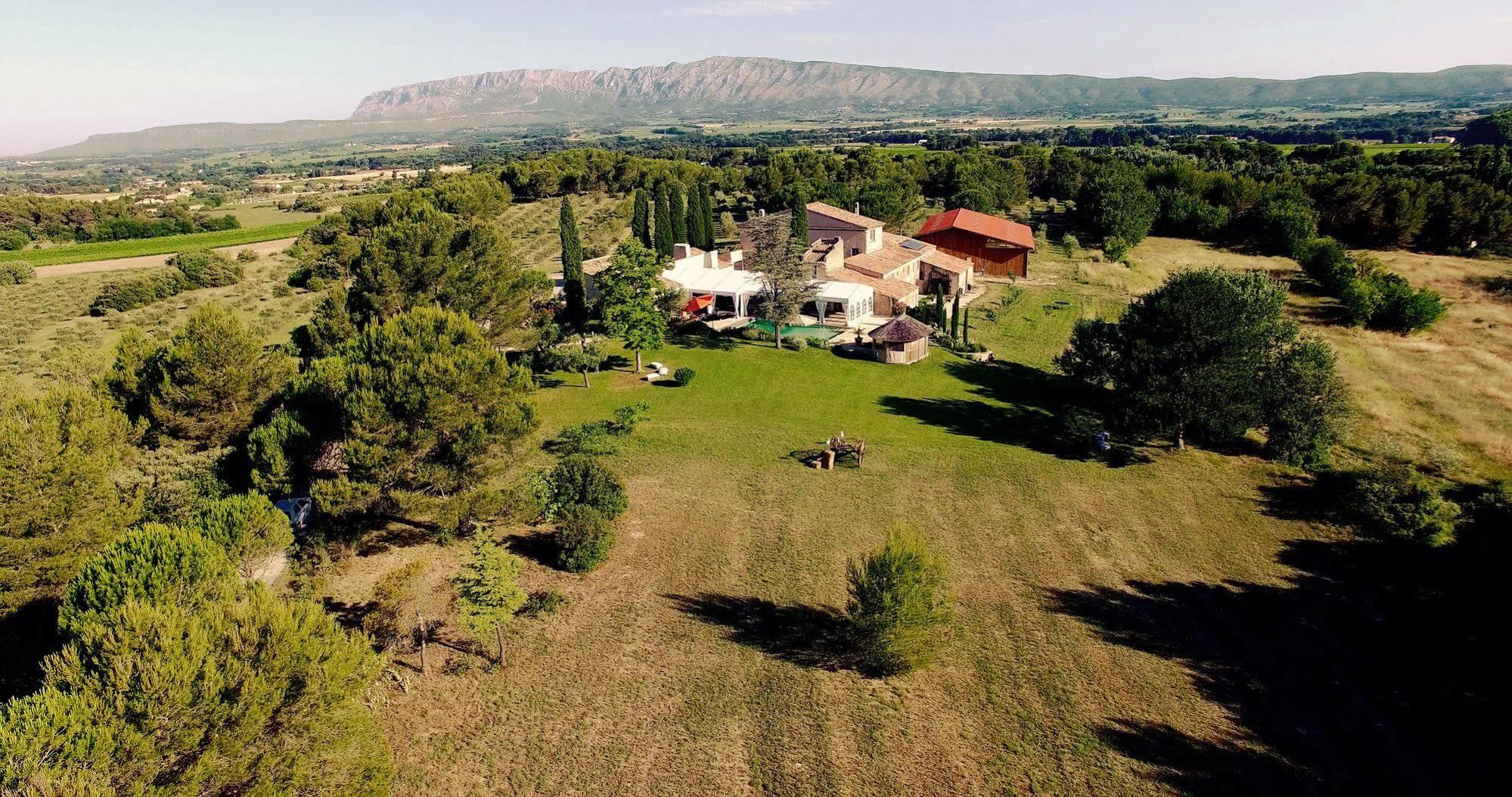 Domaine De La Pomme Hotel Trets Exterior foto