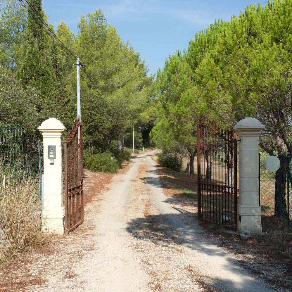 Domaine De La Pomme Hotel Trets Exterior foto